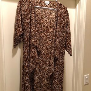 Lularoe NWOT LEOPARD Shirley size small